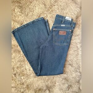 NWT Urban Outfitters Wrangler Wanderer 622 high rise flare